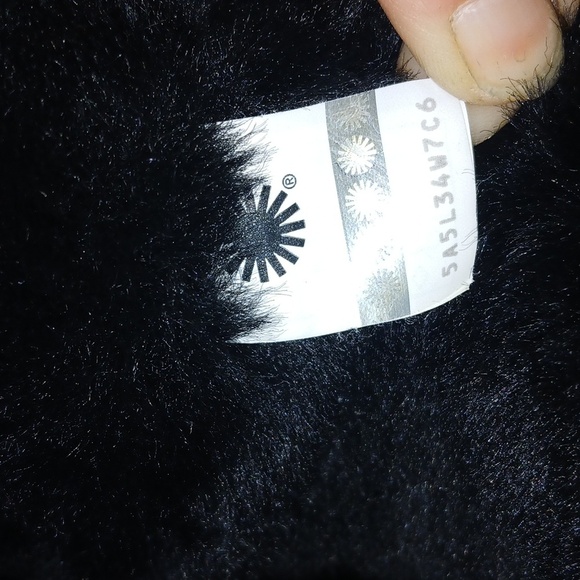 UGG Classic Short II Sheepskin Classic - Picture 9 of 9